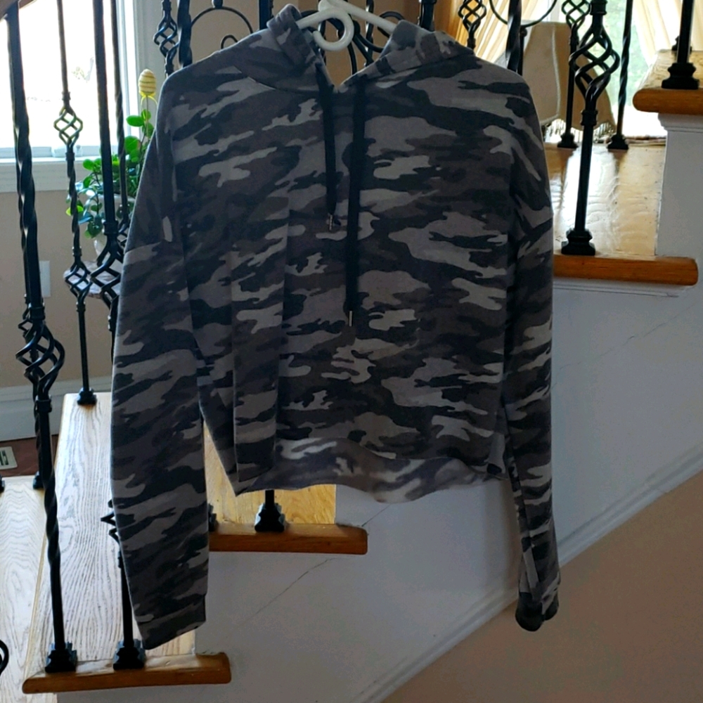 Semi-Cropped camo hoodie